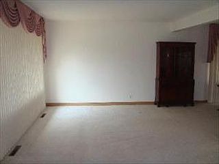 3rd image of 10260 Milford St
