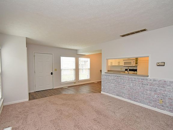 4th image of 23 Moonbeam Ct #6-B1