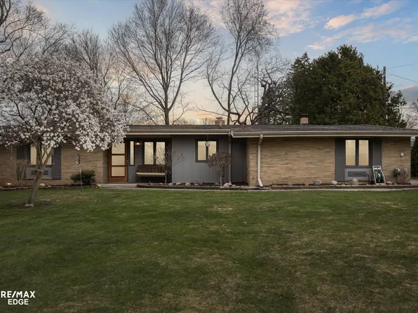 4405 Thornapple Cir, Burton, MI 48509