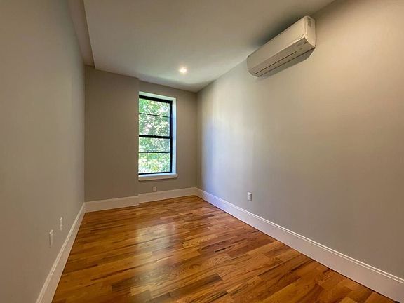 5th image of 245 Sullivan Pl #4D8