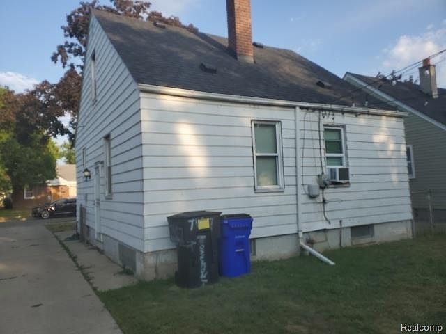 2nd image of 7407 Rosemont Ave