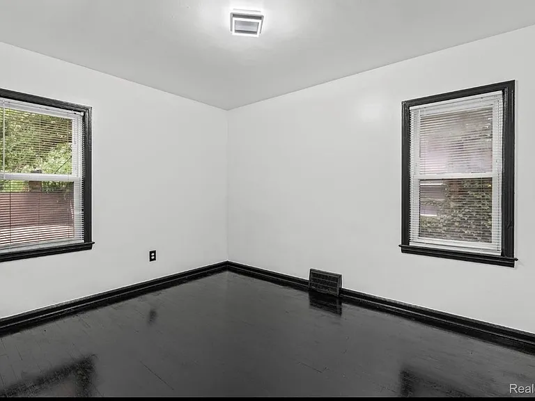 10609 Stratman St — Photo 10