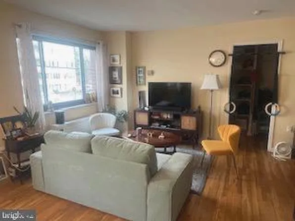 1200 S Arlington Ridge Rd APT 415, Arlington, VA 22202