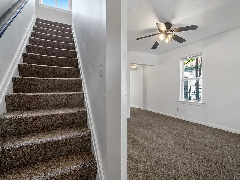 309 E Las Vegas St — Photo 9