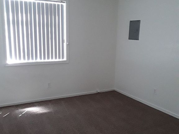 3rd image of 770 W 90th St APT 4
