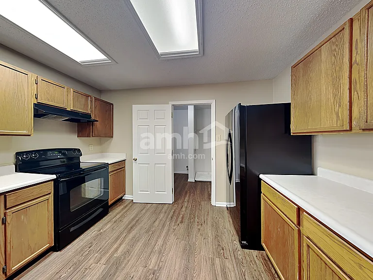 11 Lowell Ct — Photo 4
