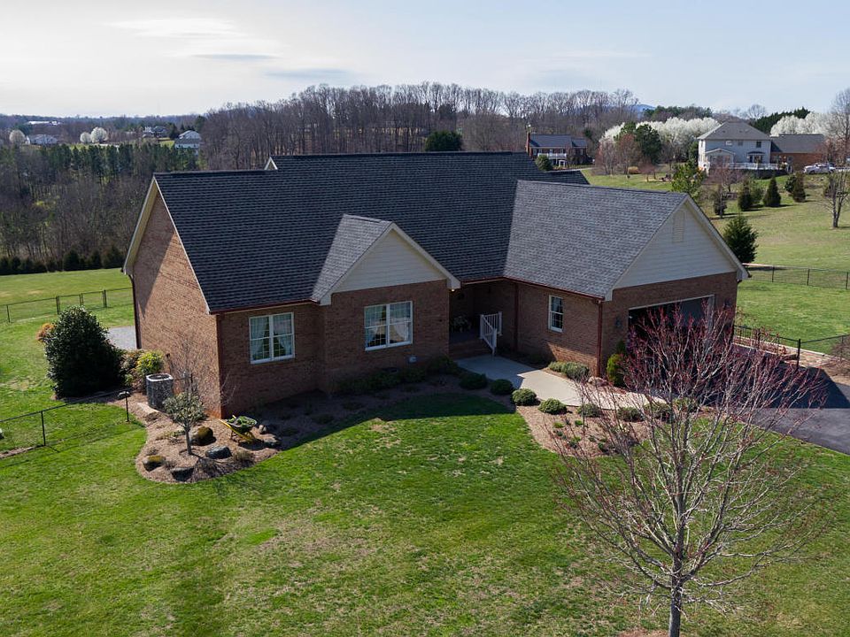 1st image of 106 Peakland Ct