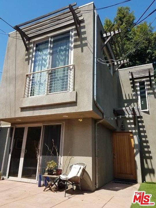 1st image of 843 N Ogden Dr