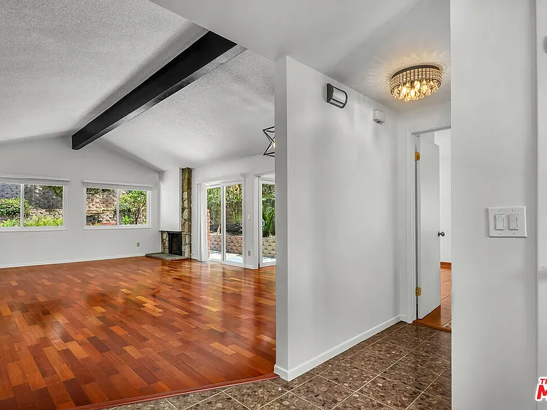 4076 Tropico Way — Photo 31