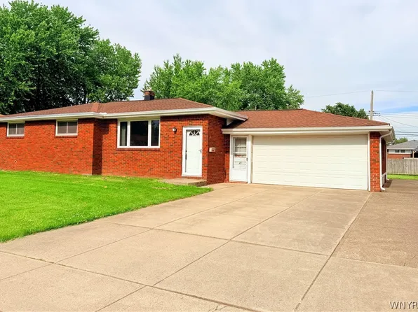 45 Charlescrest Ct, West Seneca, NY 14224