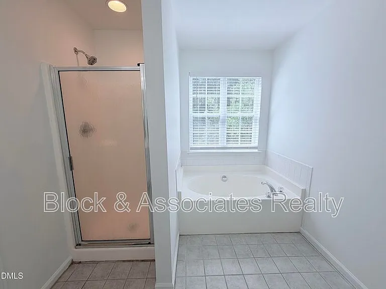9915 Wasser Ct — Photo 10