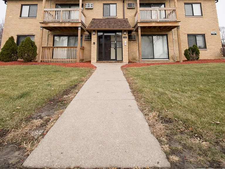 21837 Jeffrey Ave — Photo 12