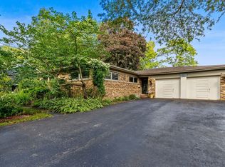 465 Mawman Ave, Lake Bluff, IL 60044