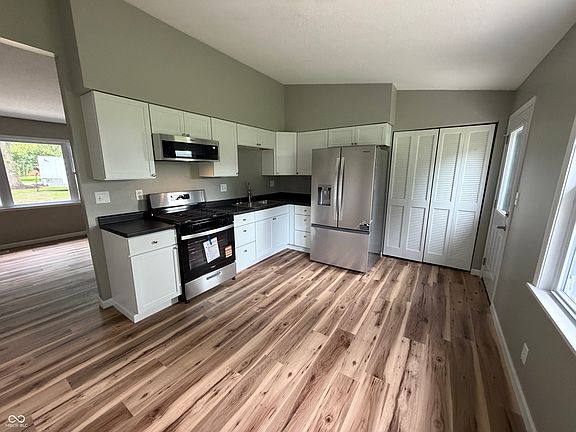 4th image of 814 Earl Ave