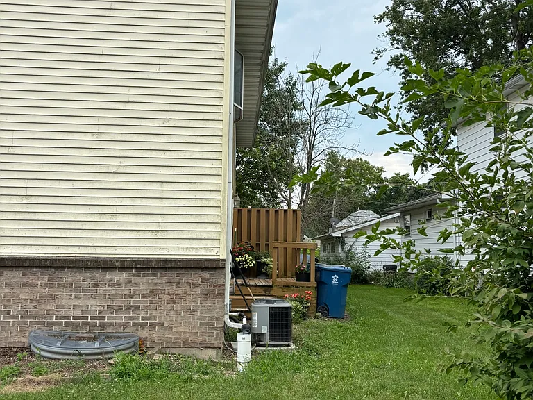 209 E North St #A — Photo 13