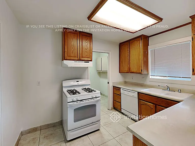 10813 Oakton Way — Photo 8
