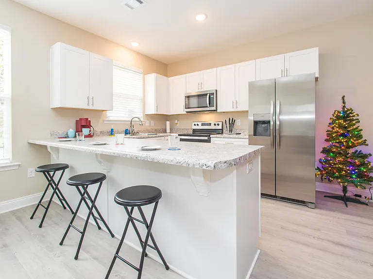1812 W Gadsden St — Photo 23