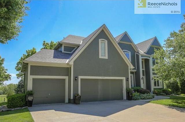 Welcome to 16250 High Dr. in River Ridge Farms West.  Newer exte