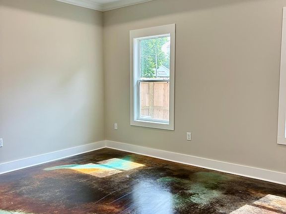 5th image of 418 Dixon St