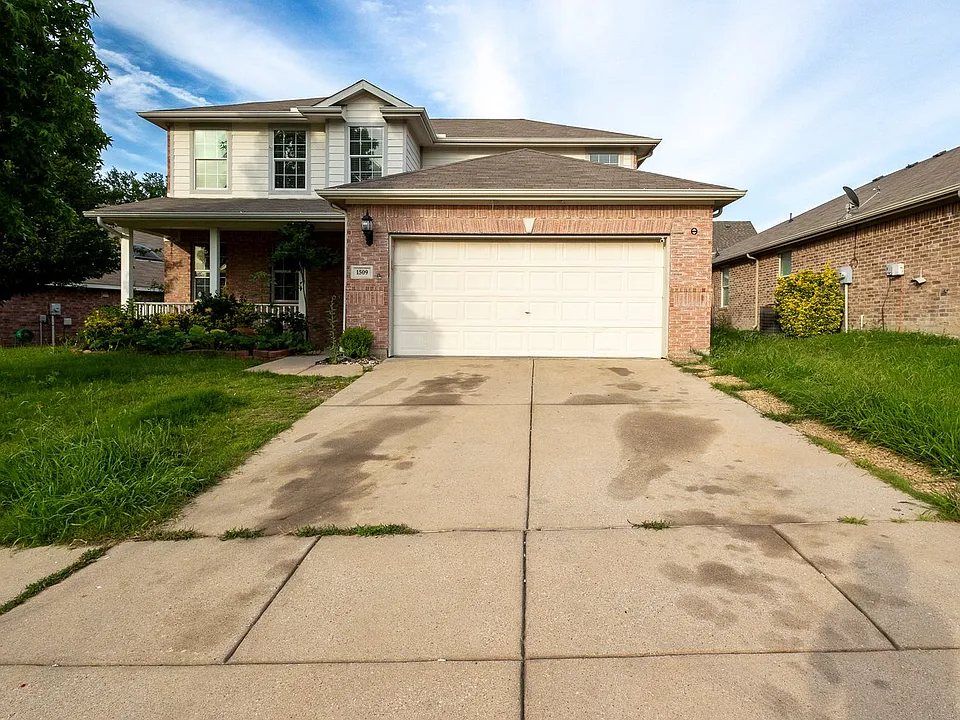 1509 Heron Dr