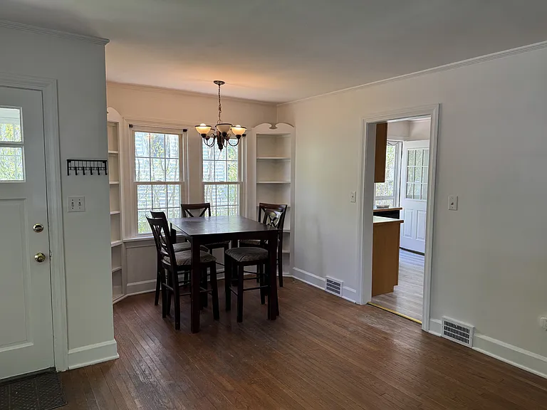 1034 Meredith St — Photo 2