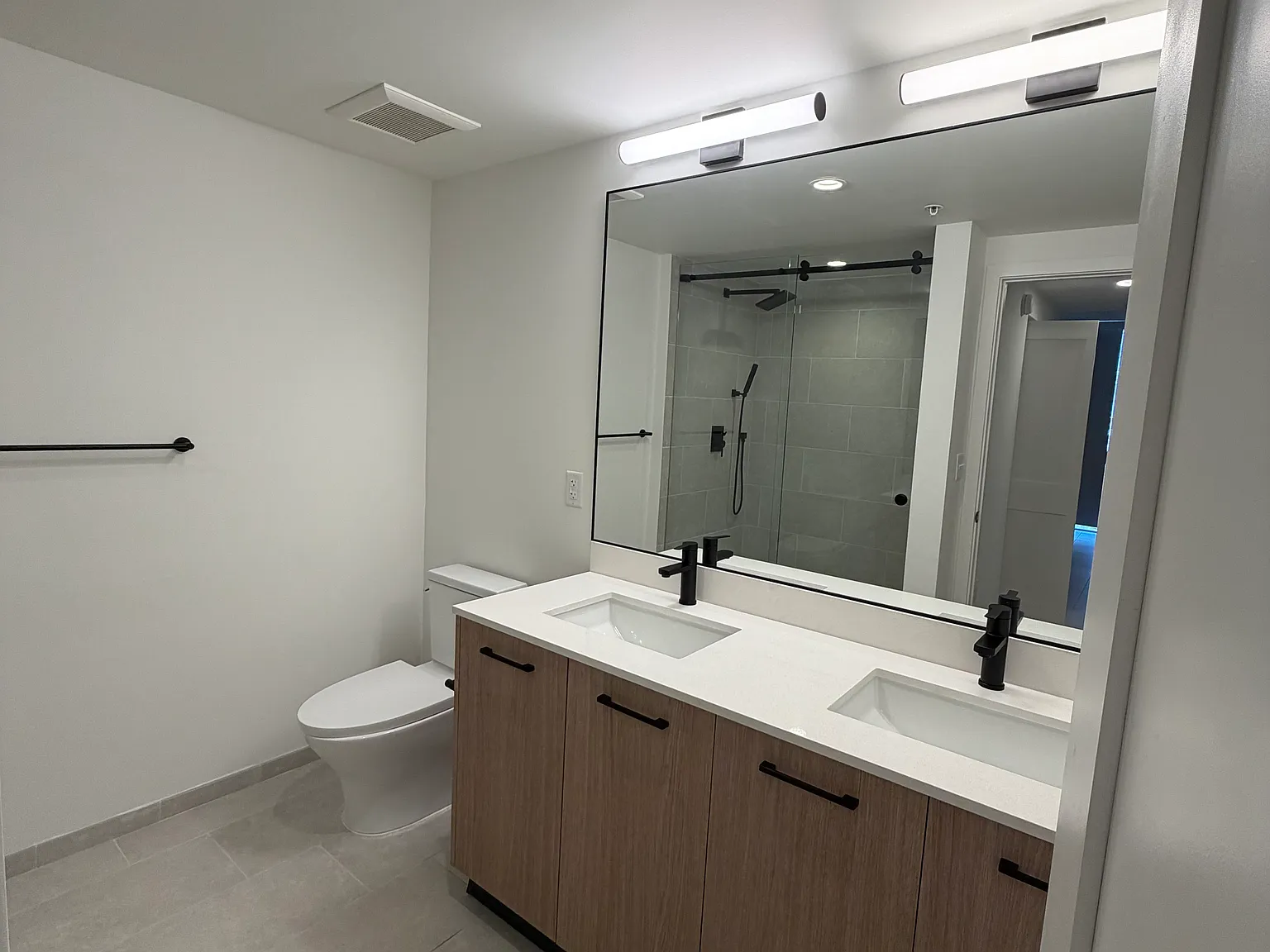 2 bed, 1000 sqft, $2,695 — Photo 3
