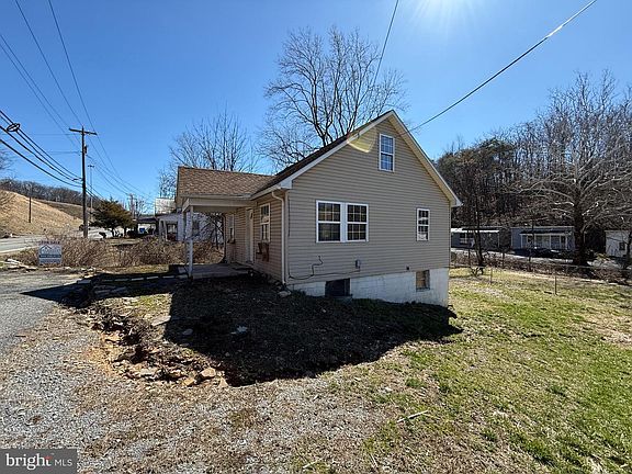 2nd image of 558 Martinsburg Rd