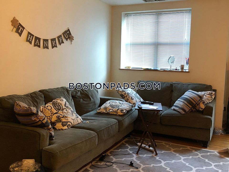 2nd image of 95 Gainsborough St #507