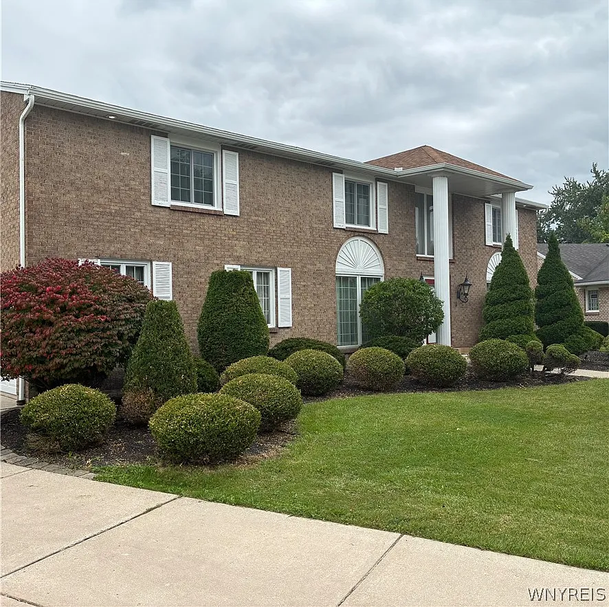 6 bed, 3.5 bath, 3665 sqft, $4,495 — Photo 1
