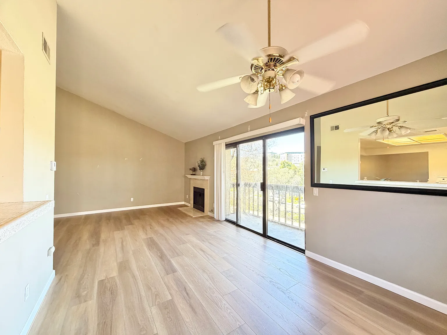 2 bed, 1217 sqft, $3,200 — Photo 4