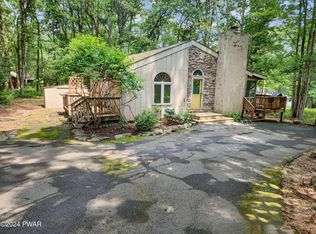 107 Rodeo Ln, Hawley, PA 18428