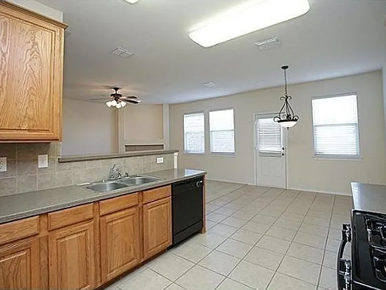 1407 Hazelwood Dr — Photo 17
