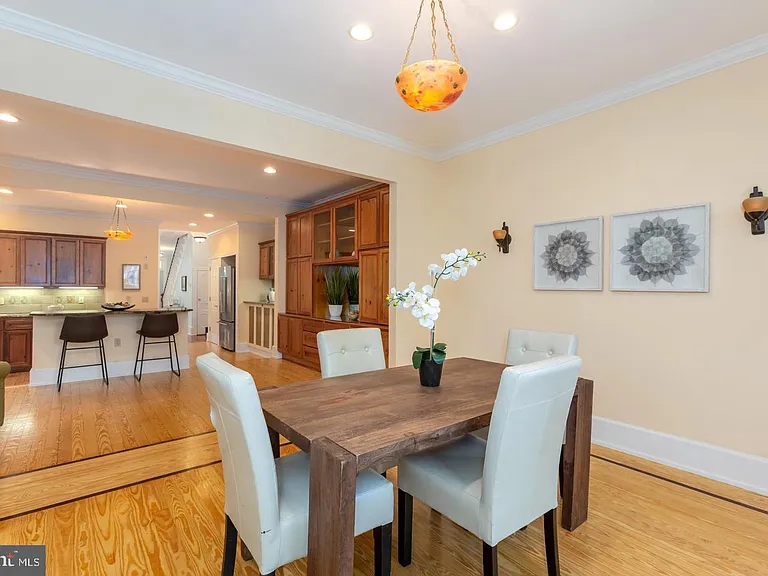 4457 Macarthur Blvd NW — Photo 14