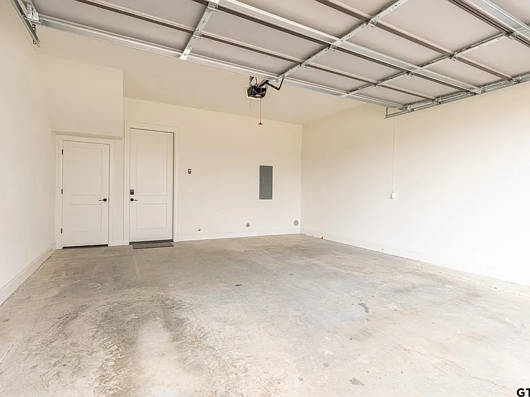 540 W Erwin St — Photo 23