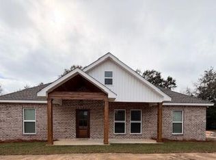 7258 Big Island Rd, Moss Point, MS 39562