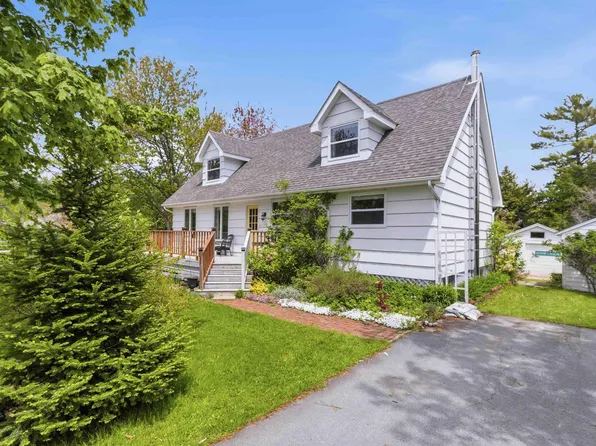 172 Ponderosa Dr, Halifax, NS B3E 1E1