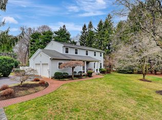 10 Stonehenge Dr, Lincroft, NJ