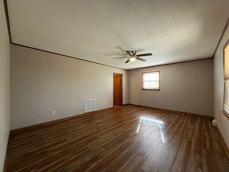 1111 Fairview Rd — Photo 11