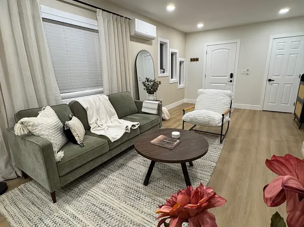 5718 Los Angeles St, Oakland, CA 94608