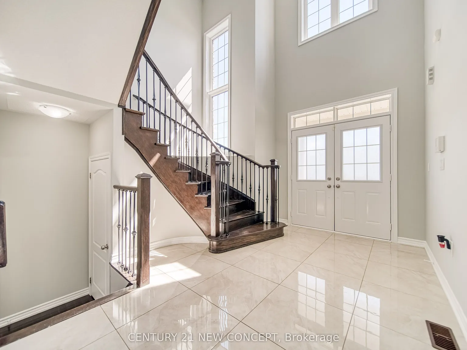 4 bed, $3,850 — Photo 2