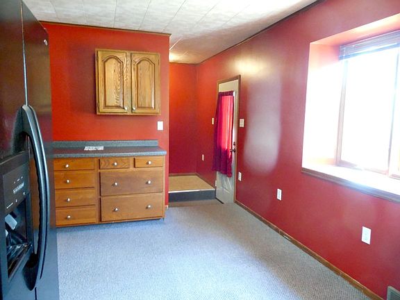 4th image of 827 E G St