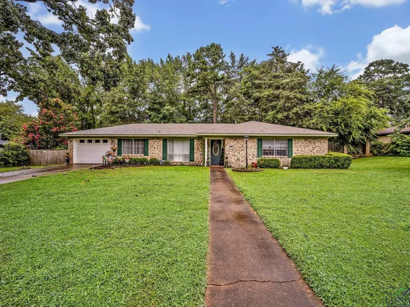 906 Elizabeth St, Gilmer, TX 75644