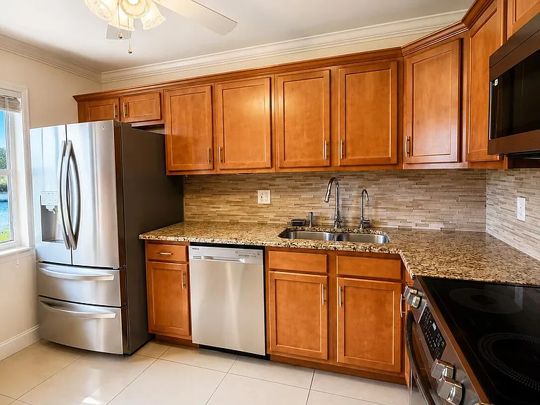 157 Lake Anne Dr — Photo 2