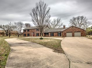 963 SE Paddock Ct, Bartlesville, OK 74006