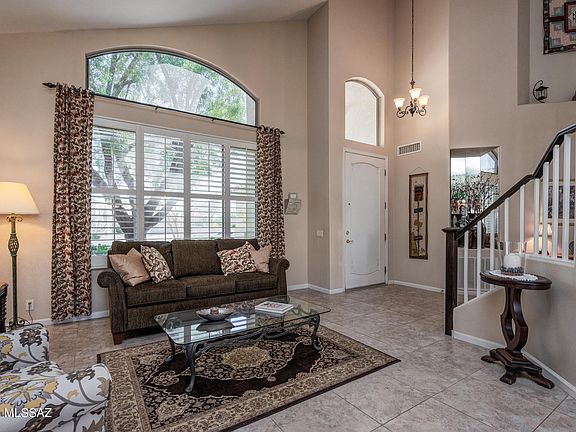 3rd image of 67 E Vineyard Pl
