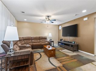 2433 NE 68th St, Gladstone, MO 64118