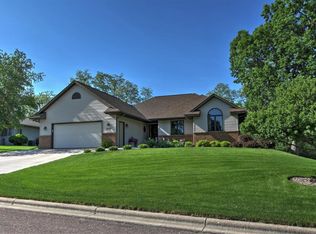1033 Canary Ln, Onalaska, WI 54650