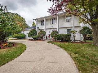 20960 Harvard Rd, Southfield, MI 48076