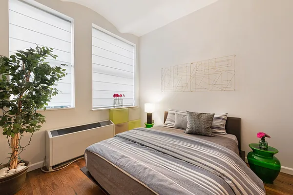 Sold by Redfin Real Estate | media 6