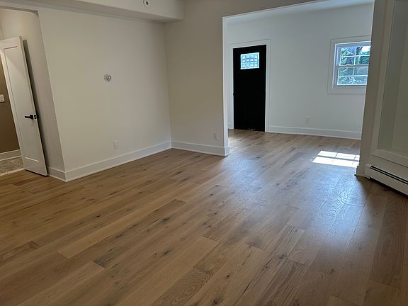 3rd image of 17 Lincoln Pl Floor 1